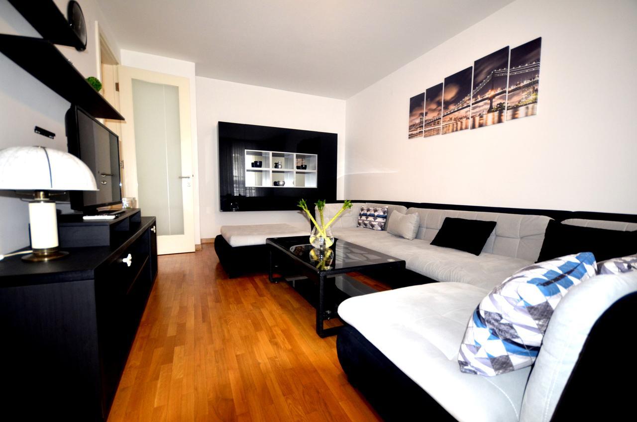 Clean&Cozy Apartments Novi Beograd Bagian luar foto